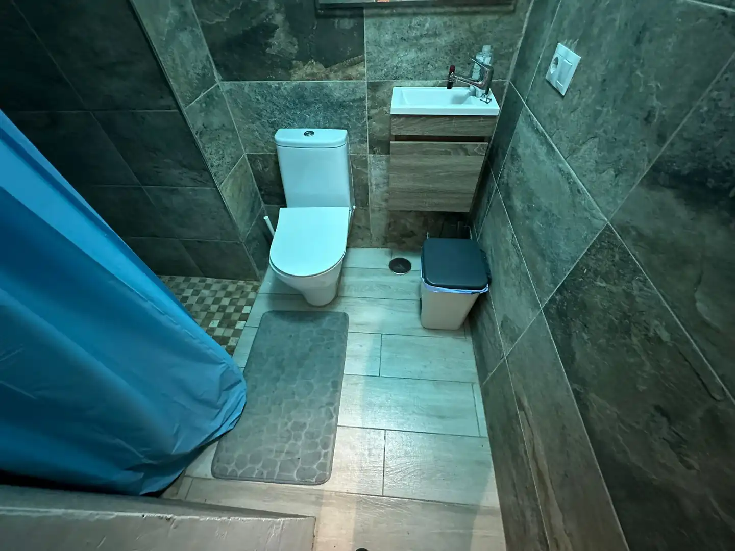 Baño de Apartamento en venta en Torremolinos con Aire acondicionado y Amueblado