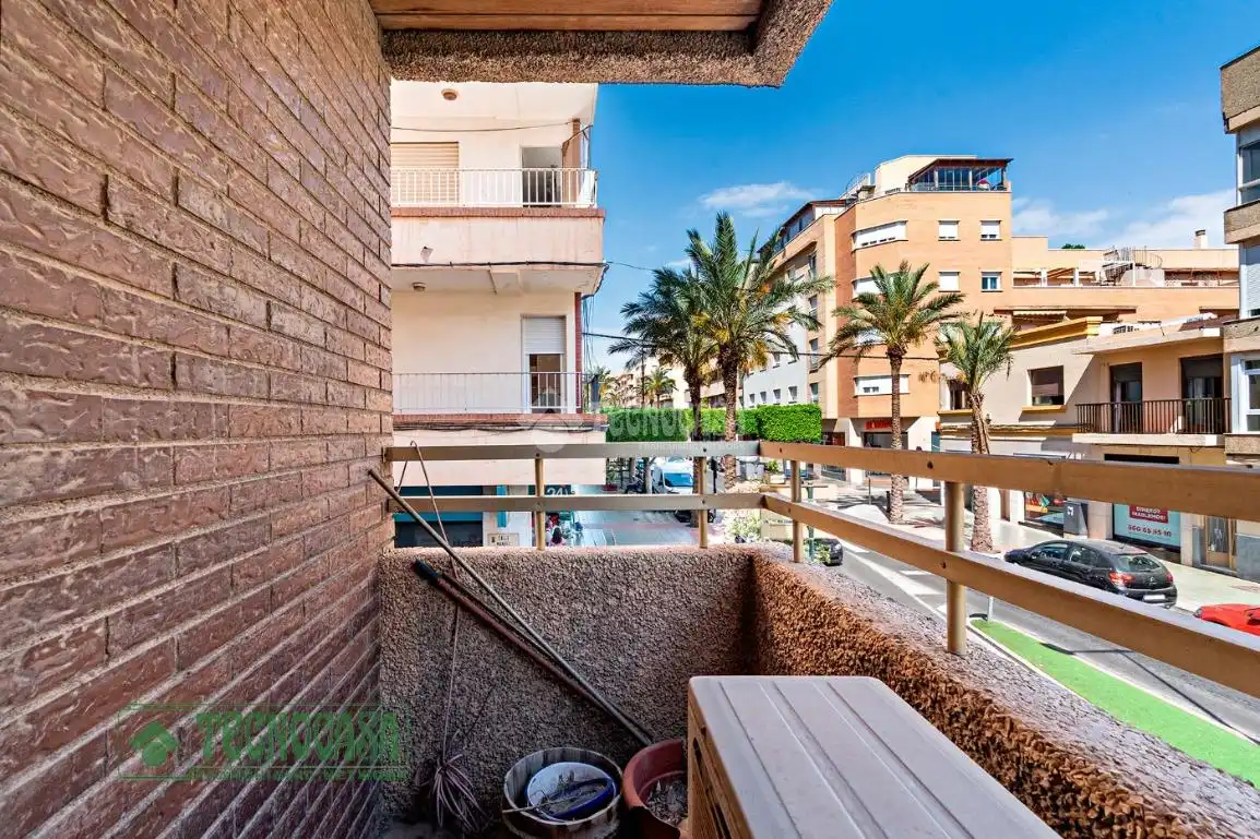 Außenansicht von Wohnung zum Verkauf in El Ejido mit Klimaanlage und Balkon