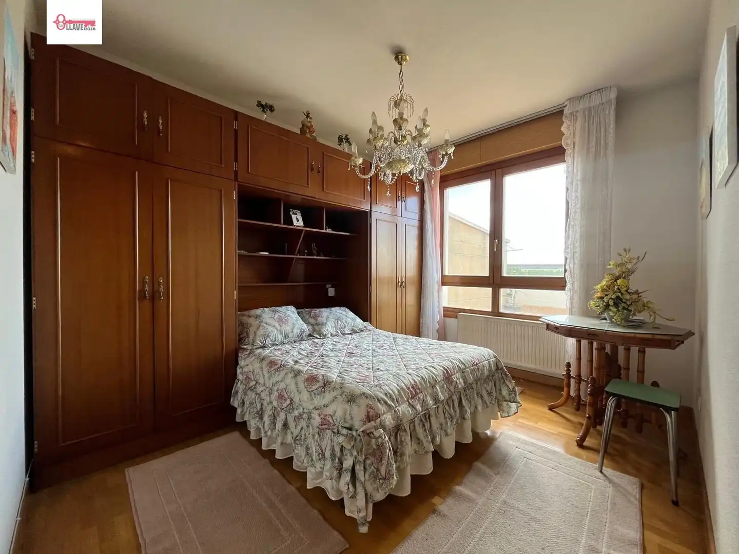 Habitación de Ático en venta en Burgos con Calefacción, Parquet y Terraza