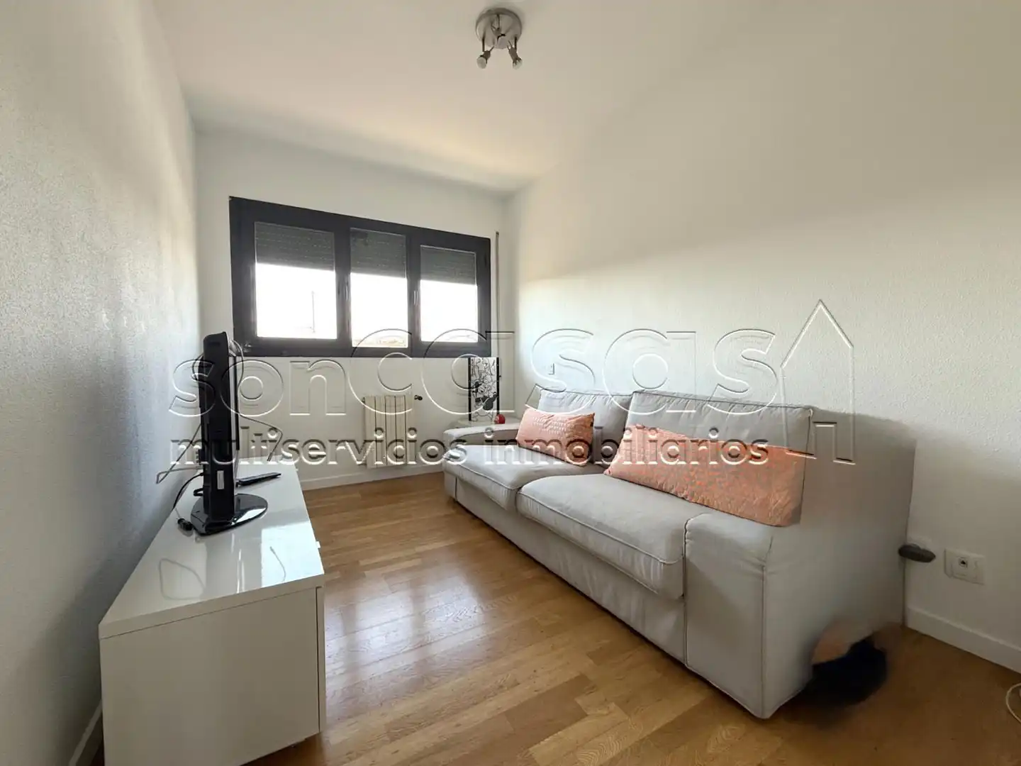 Living room of Flat for rent in Madrid  with Air Conditioner, Heating and Terrace