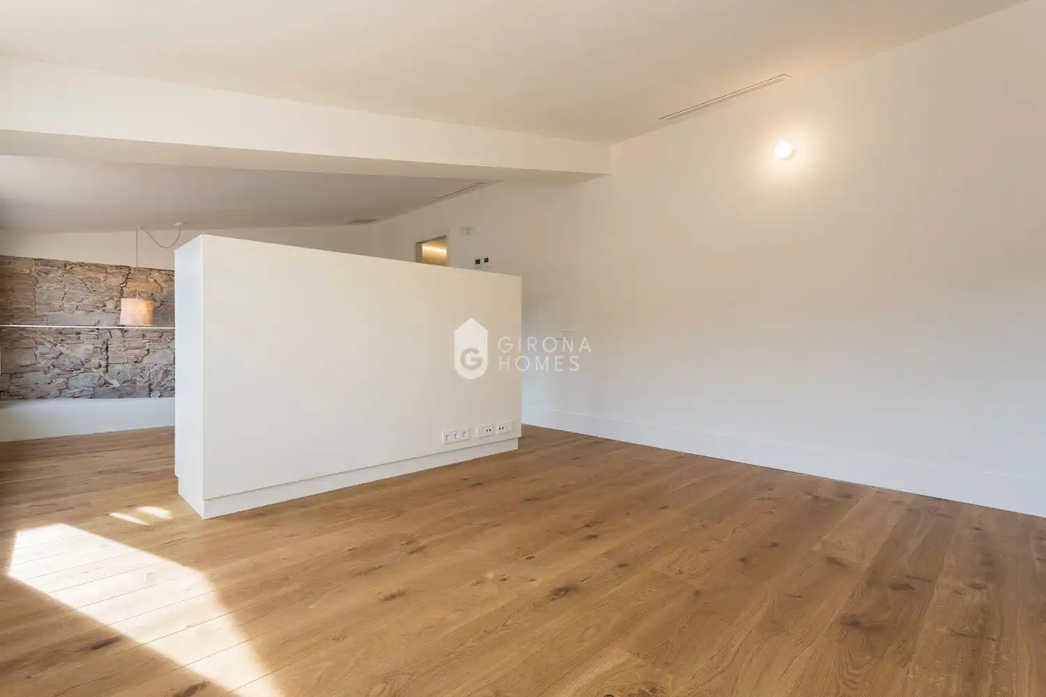 Attic for rent in Girona  with Air Conditioner, Heating and Pets allowed