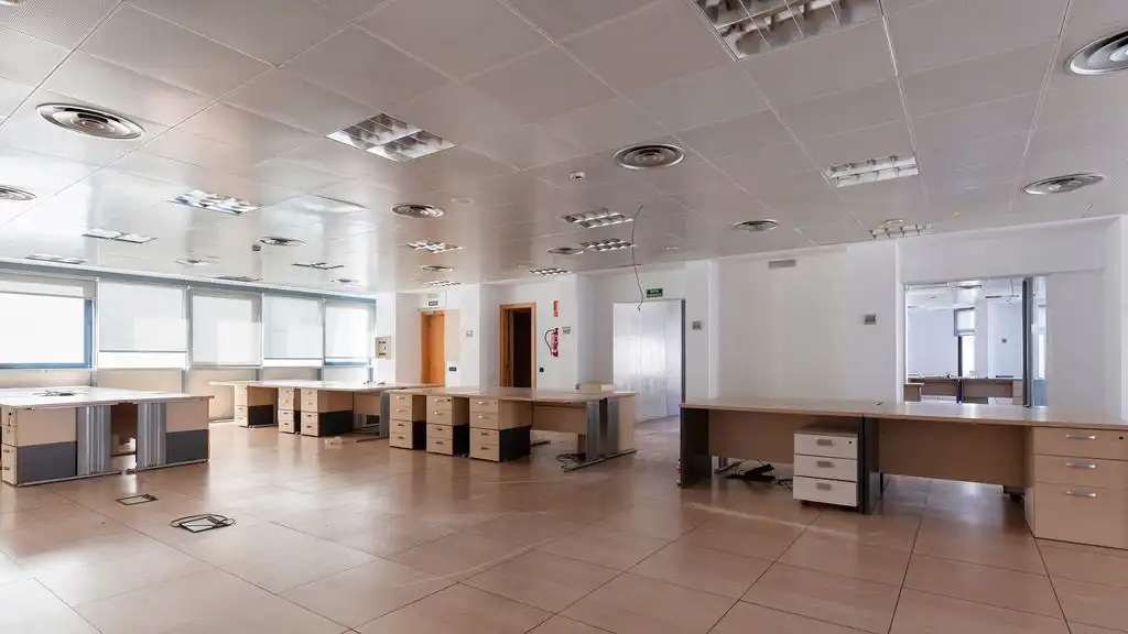 Office space with lift to rent in Carrer de la Diputació
