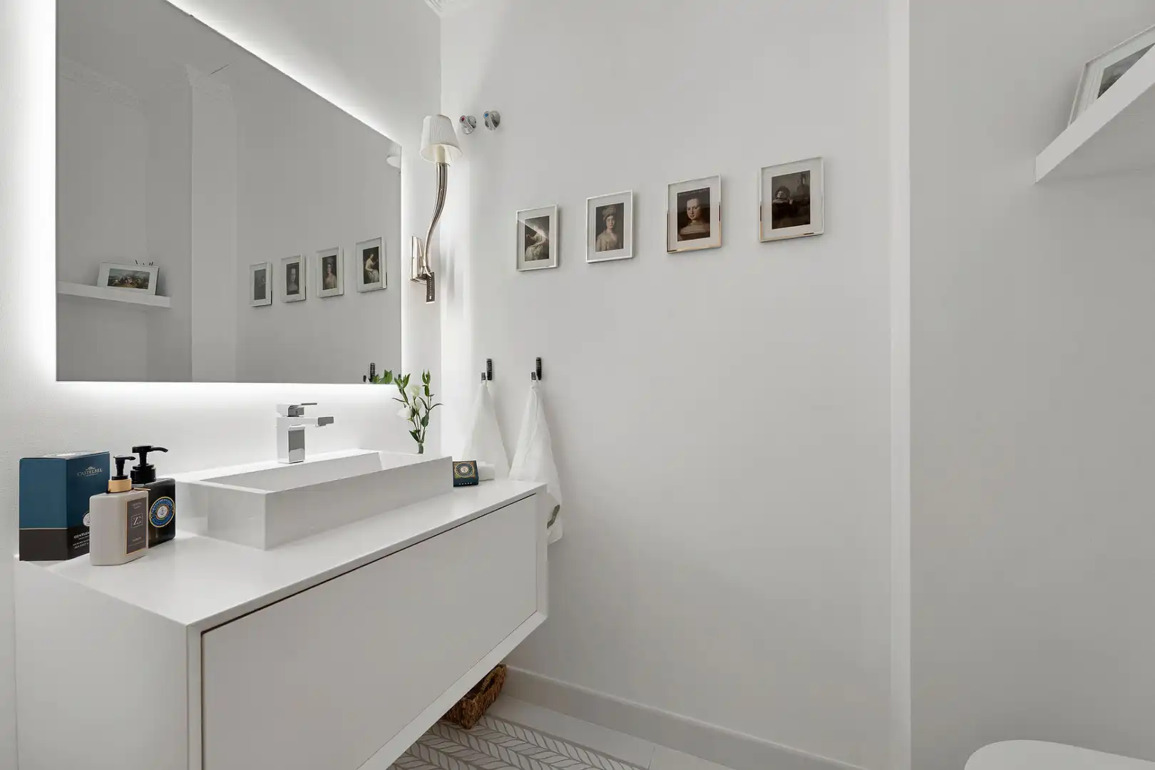 Bathroom of Houses for sale in Benahavís  with Air Conditioner, Private garden and Swimming Pool