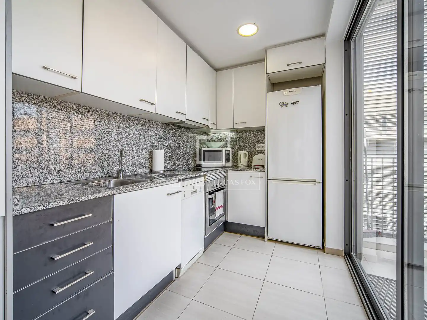 Küche von Dachboden zum Verkauf in Barcelona mit Klimaanlage, Heizung und Terrasse
