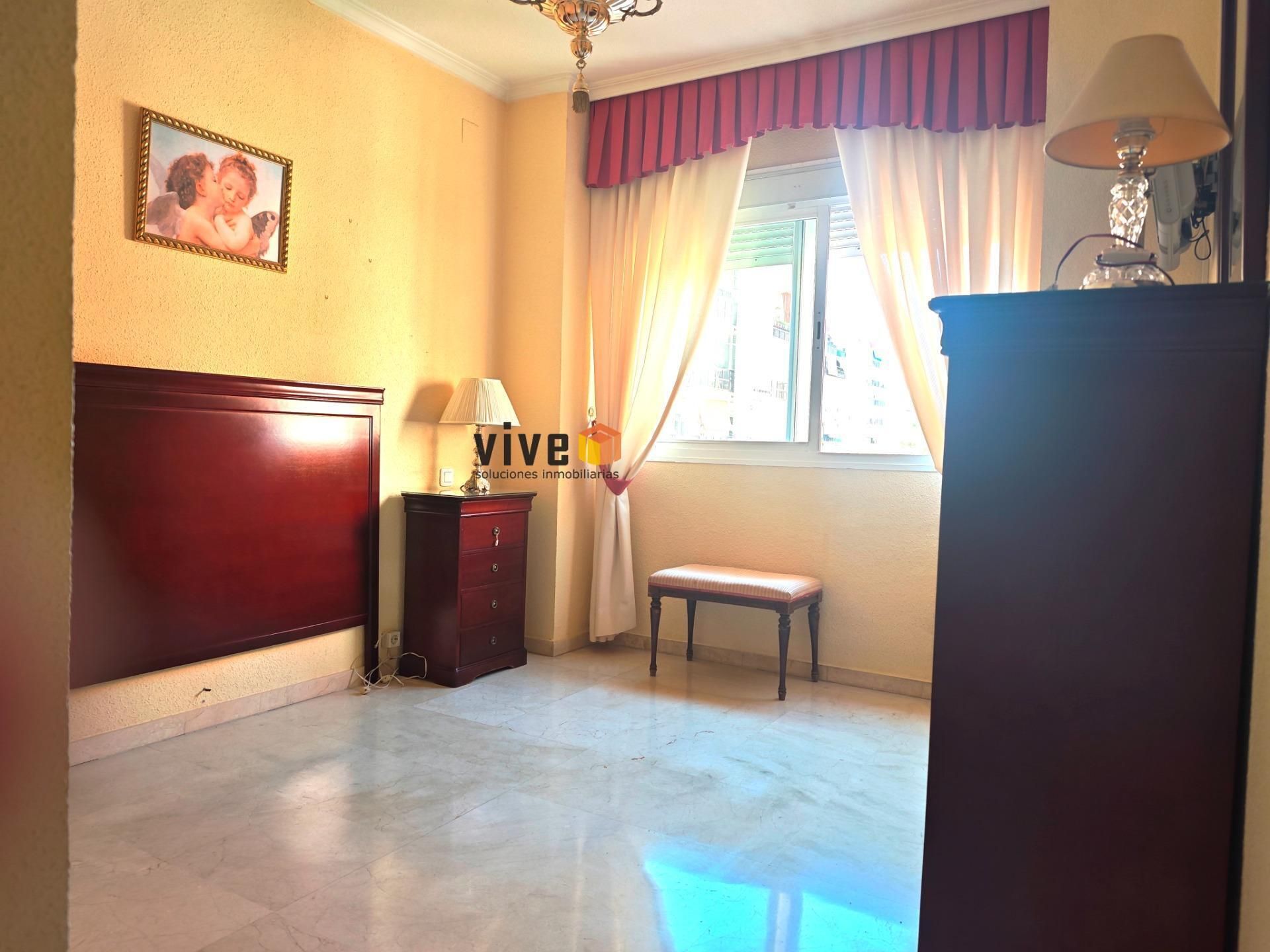 Bedroom of Flat for sale in  Sevilla Capital  with Air Conditioner, Heating and Private garden
