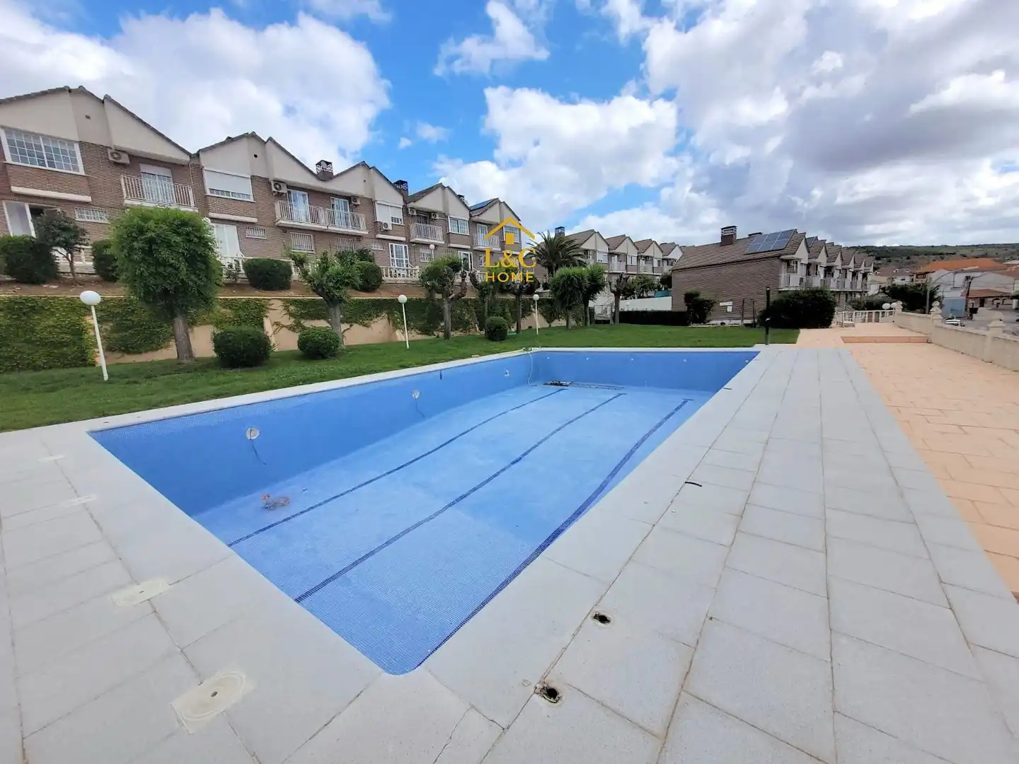 Piscina de Casa adosada en venda en Morata de Tajuña amb Aire condicionat, Calefacció i Jardí privat