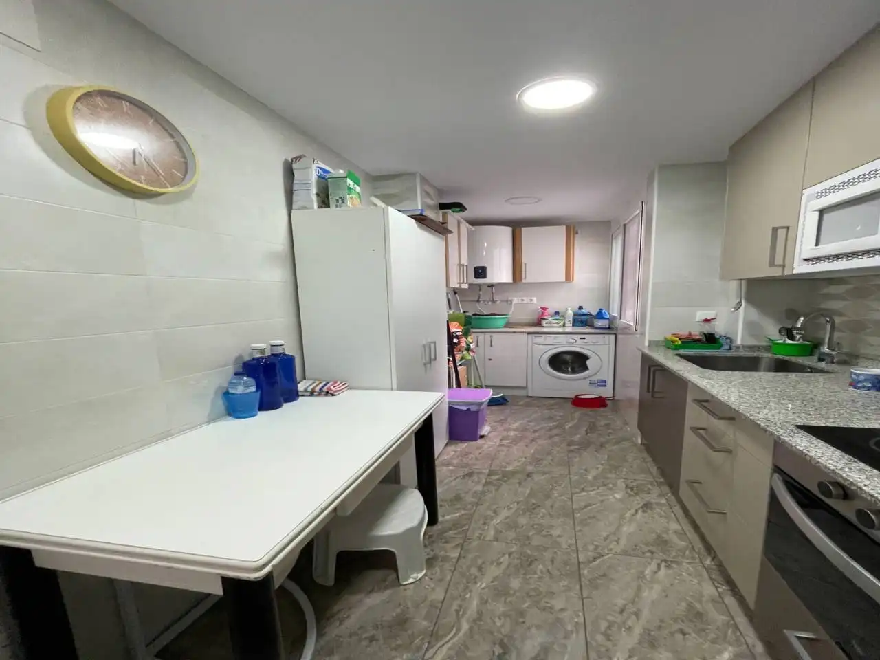 Cuina de Apartament de lloguer en El Campello amb Aire condicionat, Terrassa i Moblat