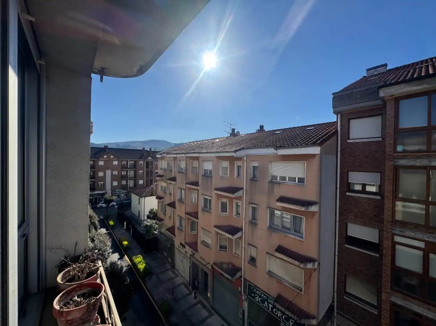 Vista exterior de Pis en venda en Los Corrales de Buelna  amb Calefacció, Parquet i Terrassa