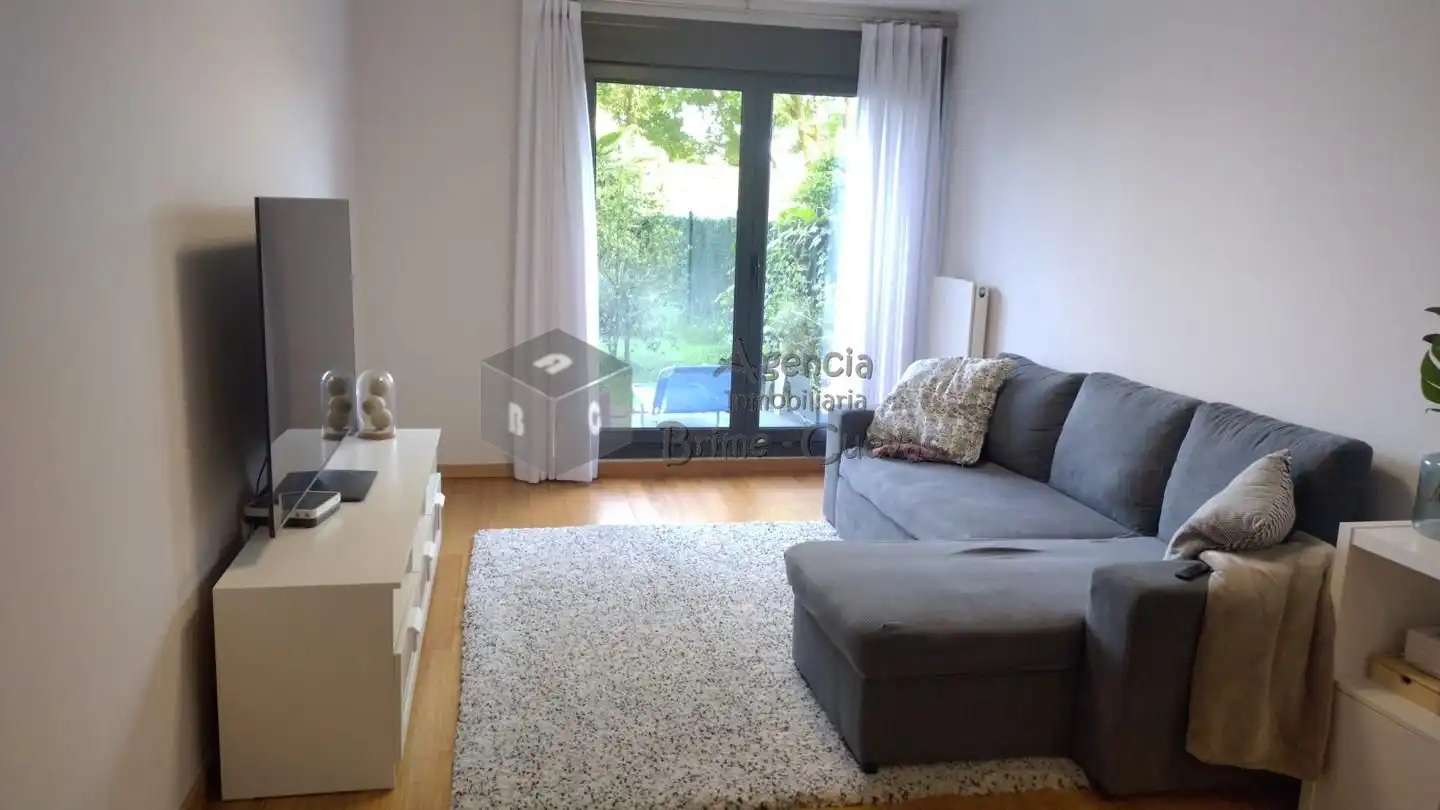 Wohnzimmer von Erdgeschoss zum Verkauf in Oviedo  mit Heizung, Privatgarten und Parkett