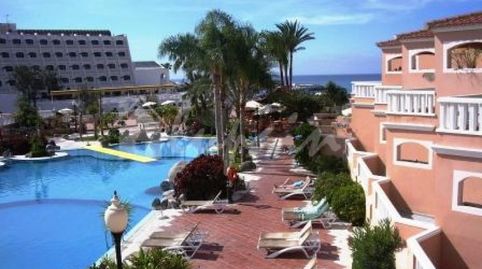 Foto 2 de Apartamento en venta en Playa de Fañabé, Adeje