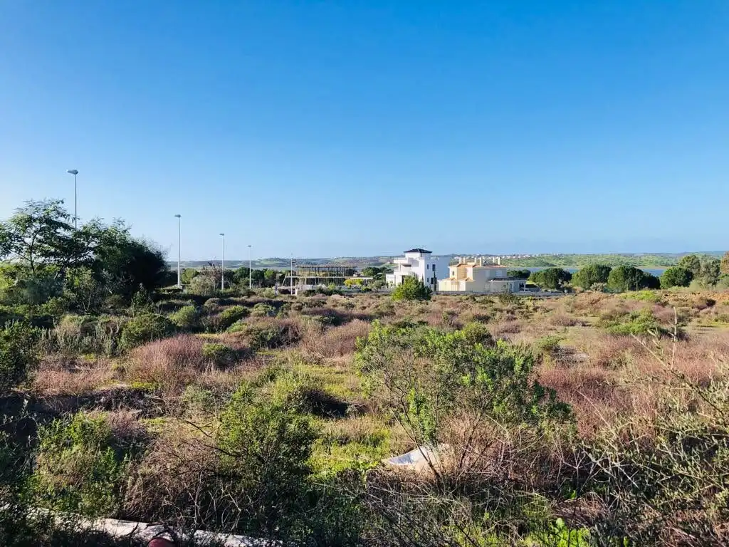 Lands and plots for sale in Calle Bartolomé de las Casas 2804