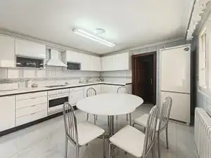 Cuina de Casa o xalet en venda en La Puebla de Híjar amb Aire condicionat, Calefacció i Jardí privat