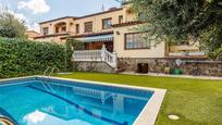 Piscina de Casa o xalet en venda en Alella amb Aire condicionat, Terrassa i Piscina