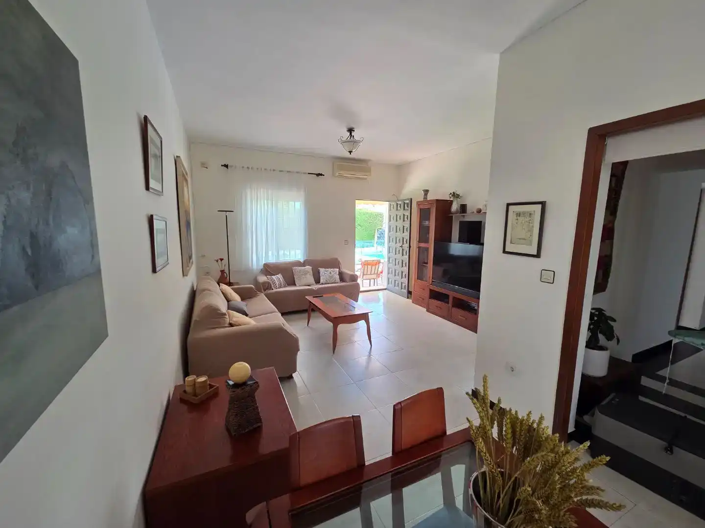 Sala d'estar de Casa o xalet en venda en Espartinas amb Aire condicionat i Piscina