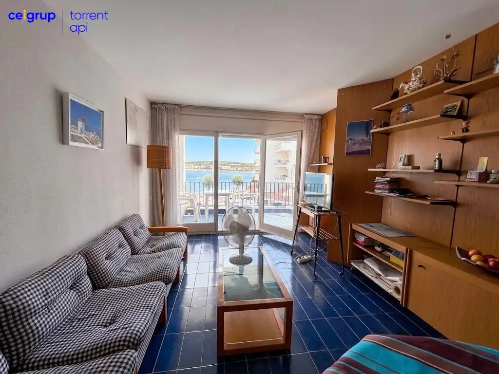 Living room of Flat for sale in L'Escala  with Terrace, Swimming Pool and Furnished