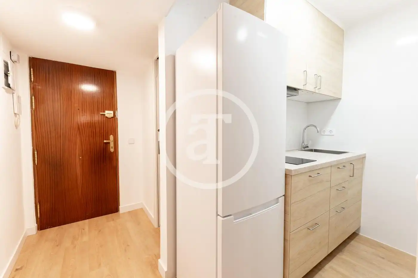 Cuina de Estudi de lloguer en Madrid amb Aire condicionat, Calefacció i Moblat