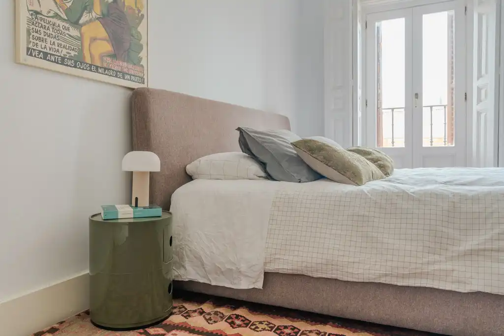 Bedroom of Flat for rent in Madrid  with Air Conditioner, Heating and Balcony