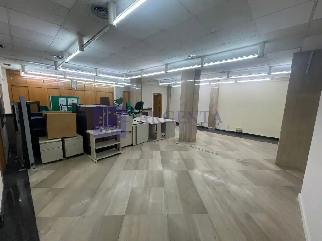 Locale commerciale in affitto a Calle Antonio Hurtado, imagen 2