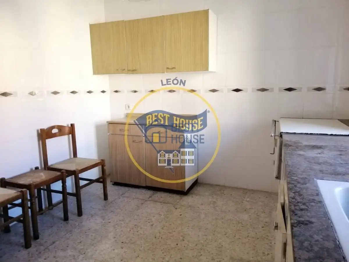 Kitchen of Houses for sale in Rioseco de Tapia  with Storage room and Balcony