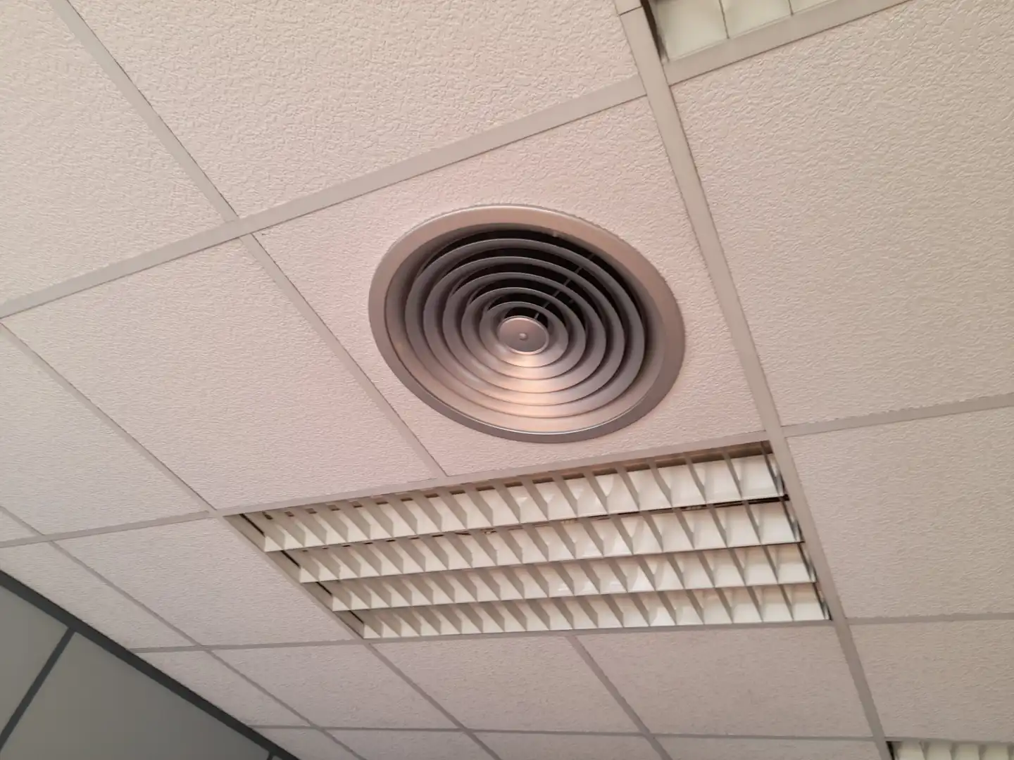 Büro zur Miete in Ripollet mit Klimaanlage, Heizung und Möbliert