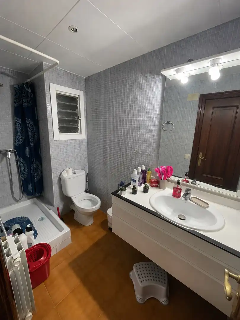 Baño de Piso en venta en Girona con Calefacción
