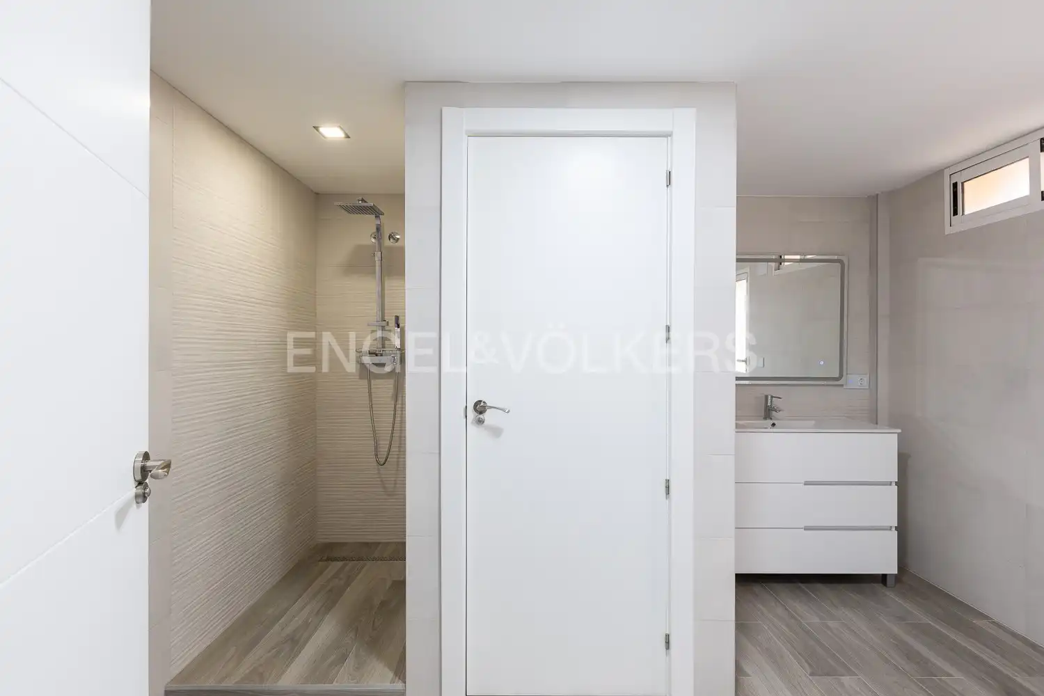 Bathroom of Houses for sale in L'Eliana  with Air Conditioner, Heating and Private garden