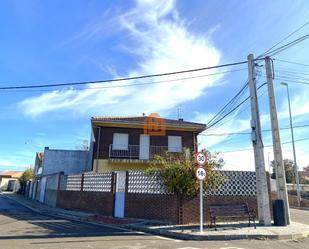 Exterior view of House or chalet for sale in Villanueva de las Manzanas  with Heating and Private garden