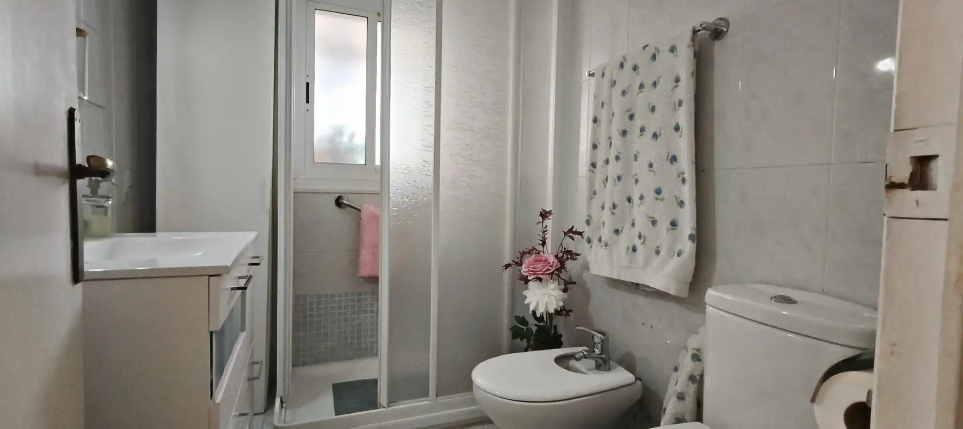 Badezimmer von Wohnung zum Verkauf in Pineda de Mar mit Klimaanlage und Heizung