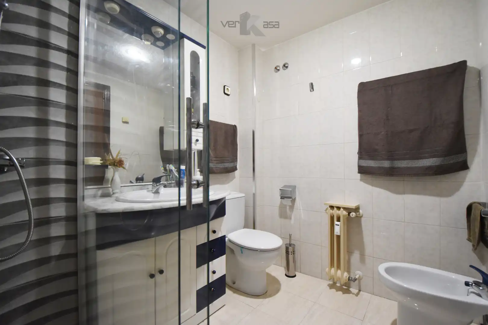 Baño de Piso en venta en Pinto con Calefacción, Terraza y Piscina comunitaria