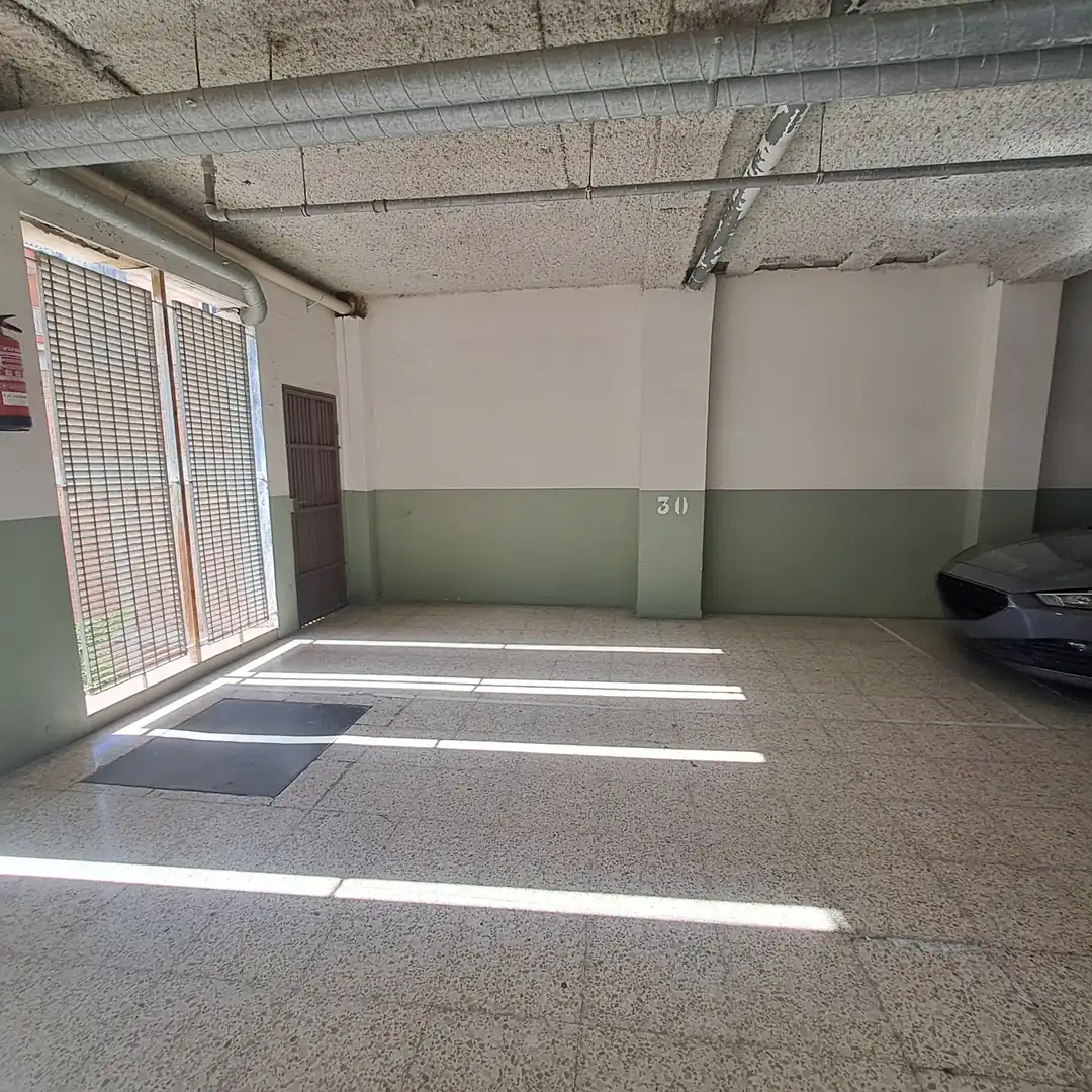 Individual with lift for sale in Carrer de Joan Maragall 1, imagen 3