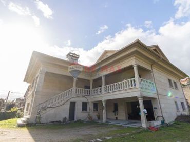 Detached house with balcony for sale in Moaña