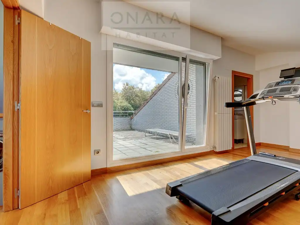 Habitación de Casa adosada en venta en Hondarribia con Jardín privado y Piscina comunitaria
