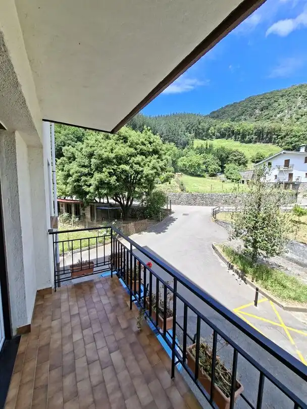 Vista exterior de Piso en venta en Mañaria con Calefacción y Balcón
