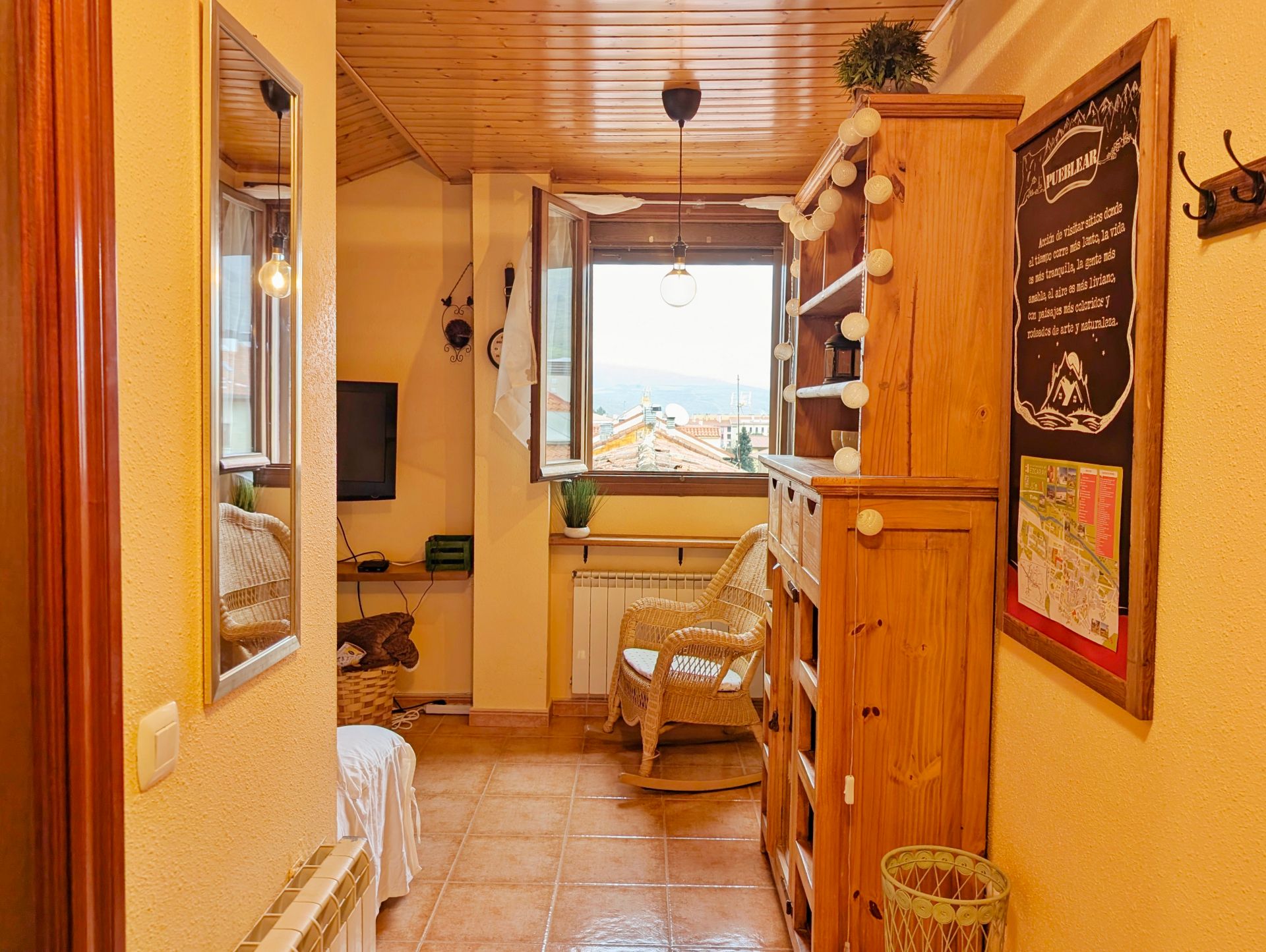 Habitación de Apartamento en venta en Ezcaray con Calefacción y Amueblado
