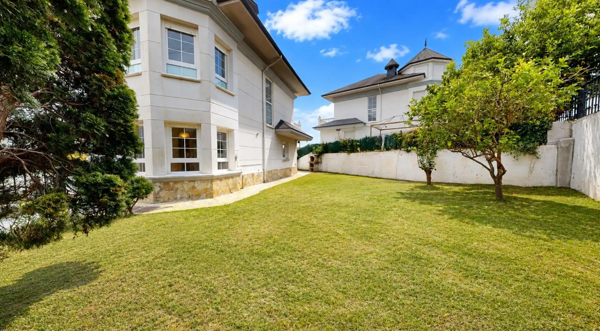 Vista exterior de Casa adosada en venta en Bárcena de Cicero con Calefacción, Jardín privado y Terraza