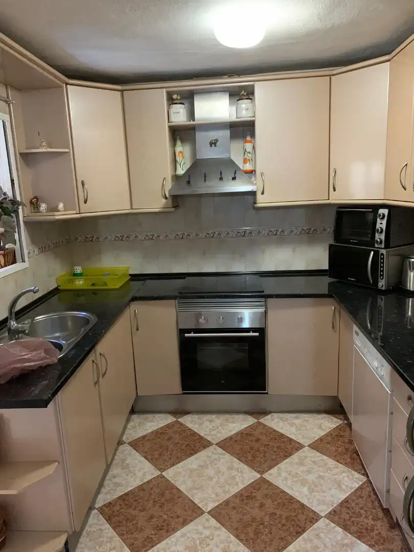Cuina de Casa o xalet en venda en Algeciras amb Aire condicionat, Moblat i Forn
