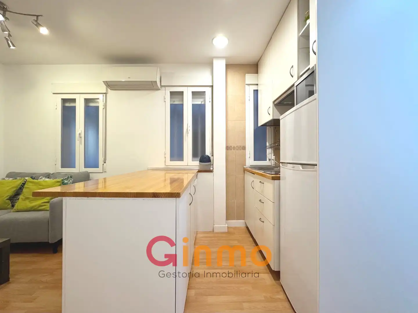 Kitchen of Flat for rent in Madrid  with Air Conditioner, Heating and Parquet flooring