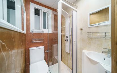 Bathroom of Flat for sale in  Barcelona Capital  with Furnished