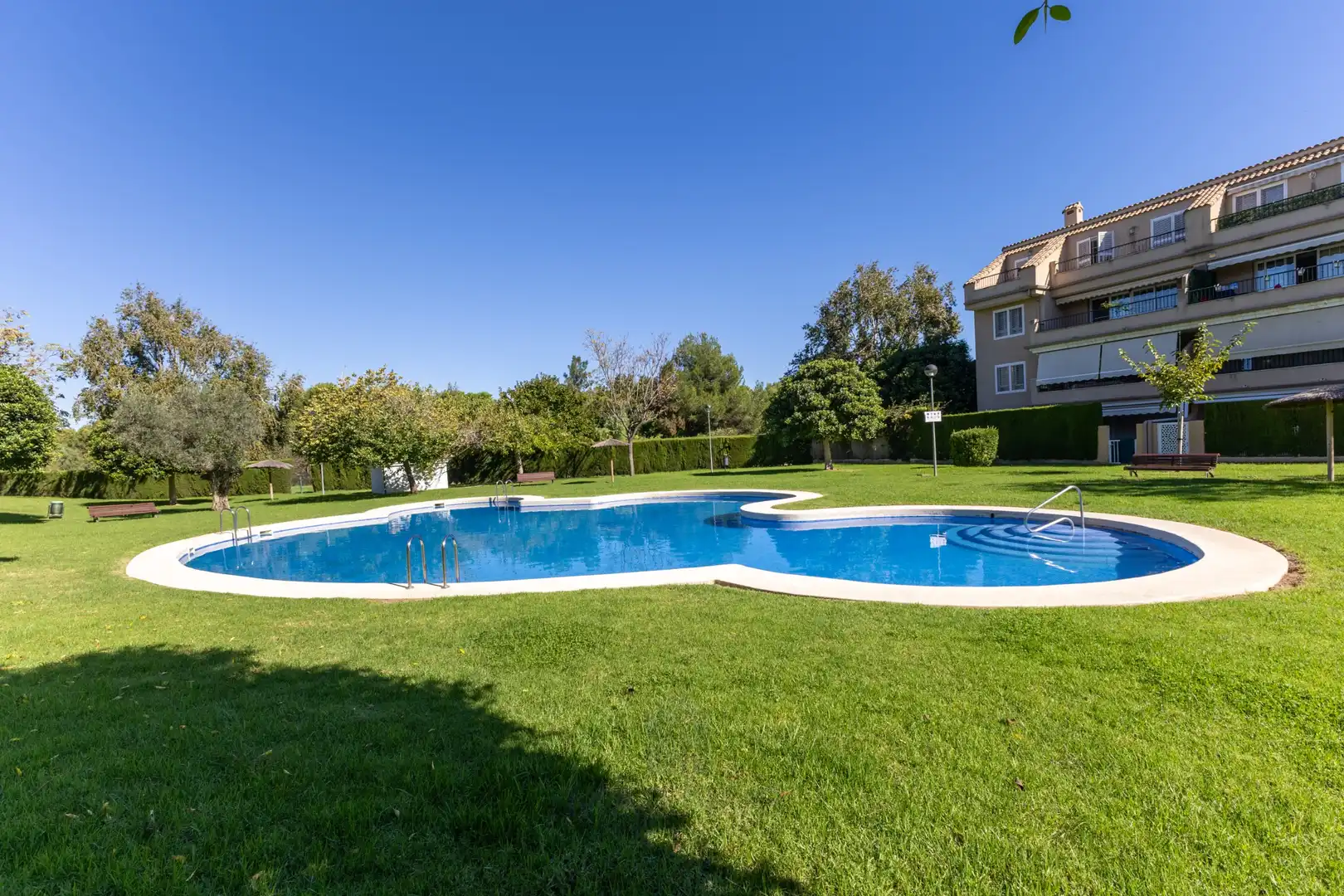 Piscina de Apartamento en venta en Torre en Conill - Cumbres de San Antonio 