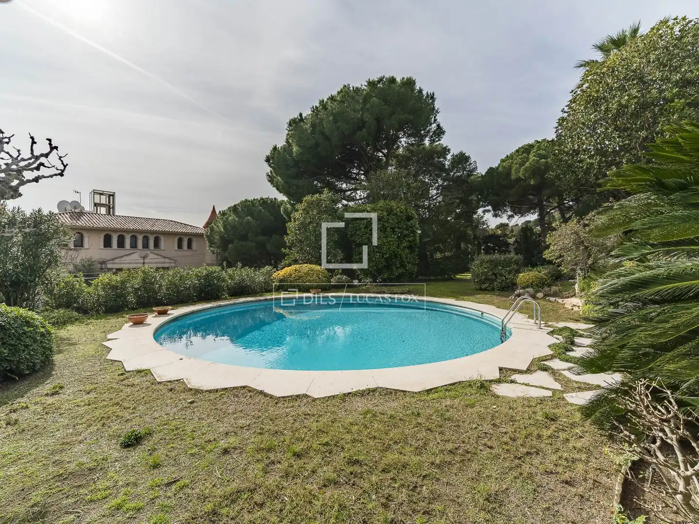 Piscina de Casa o chalet en venta en Barcelona con Calefacción, Jardín privado y Trastero