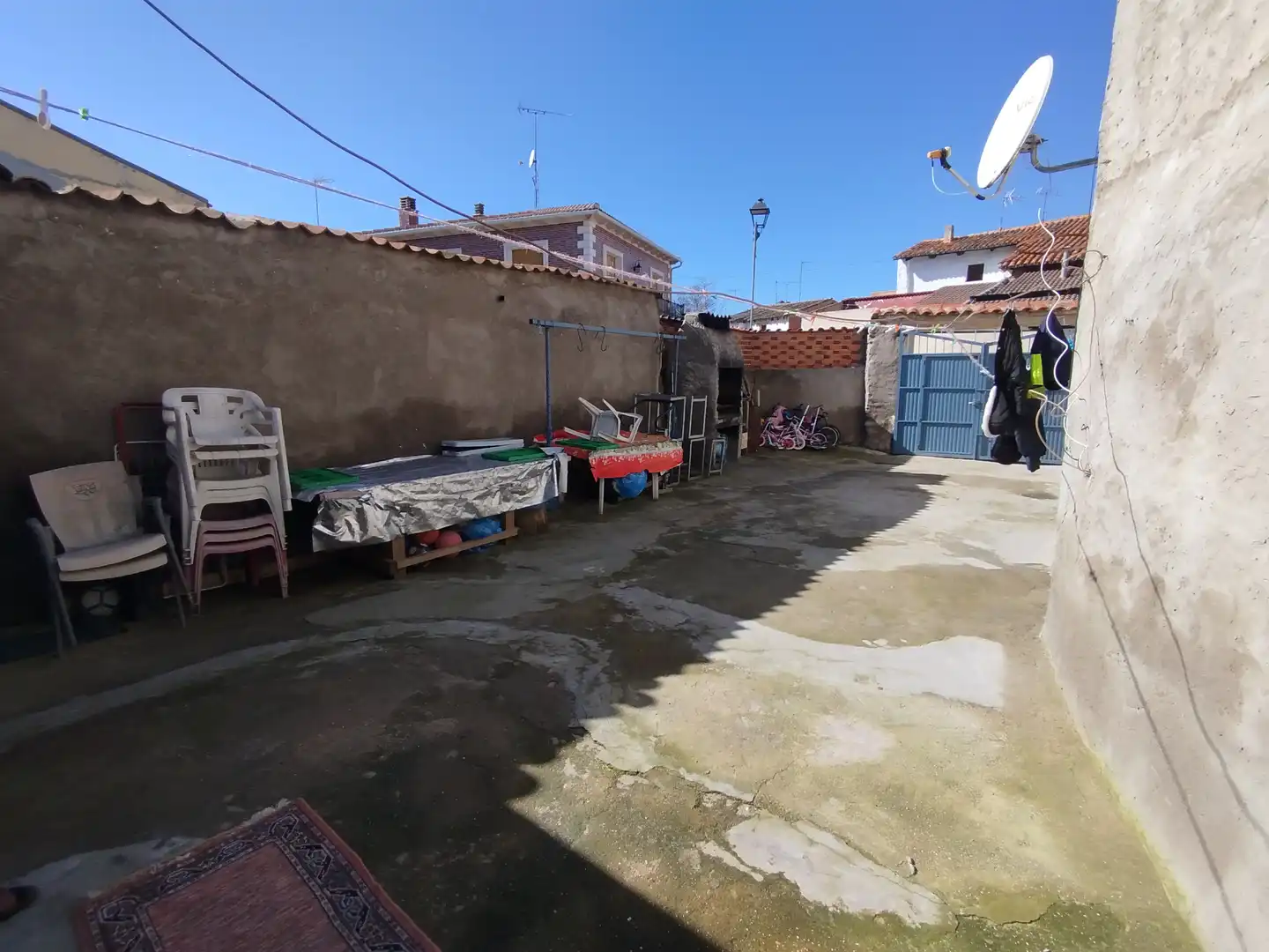 Vista exterior de Casa adosada en venda en Mojados amb Calefacció, Parquet i Traster