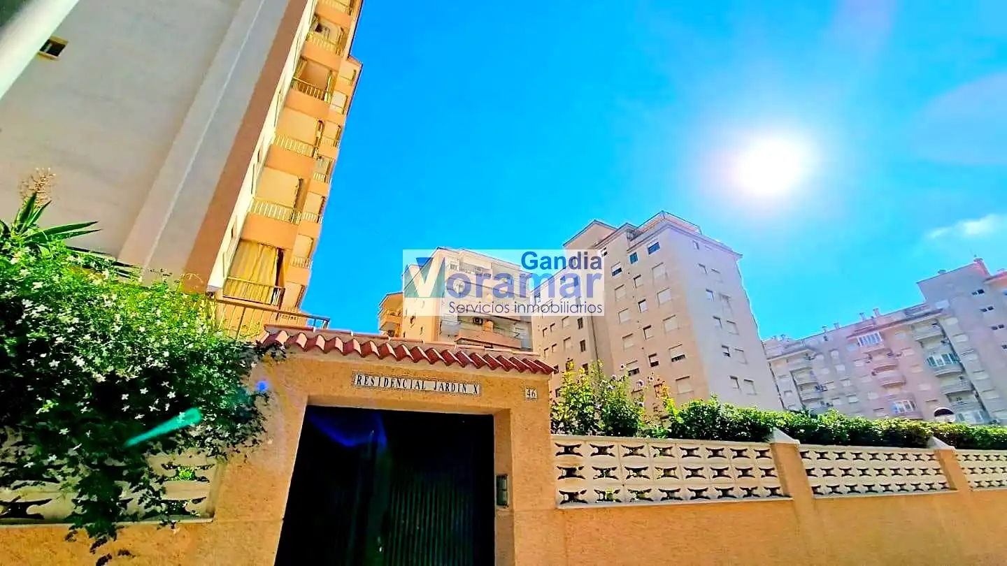 Vista exterior de Apartament en venda en Gandia amb Aire condicionat, Jardí privat i Terrassa