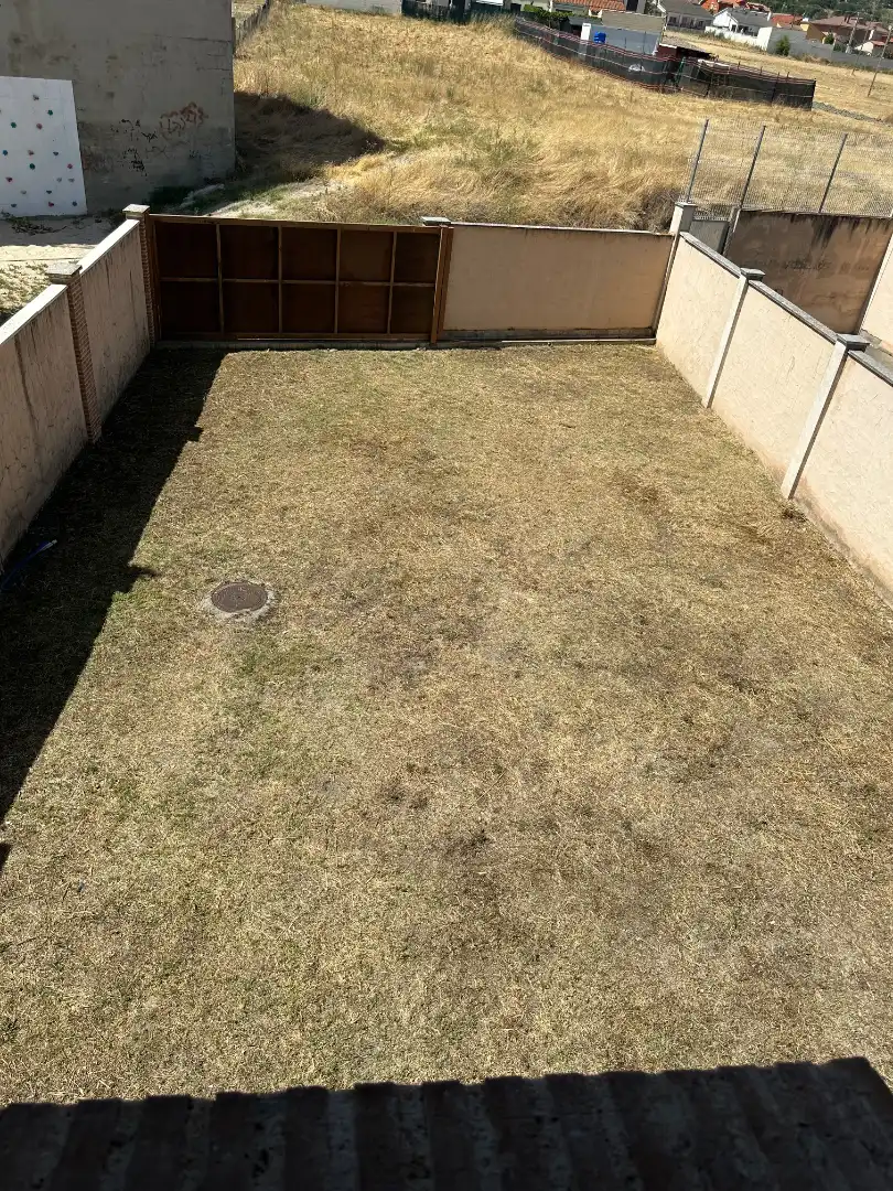Jardí de Casa adosada en venda en Traspinedo amb Calefacció i Terrassa