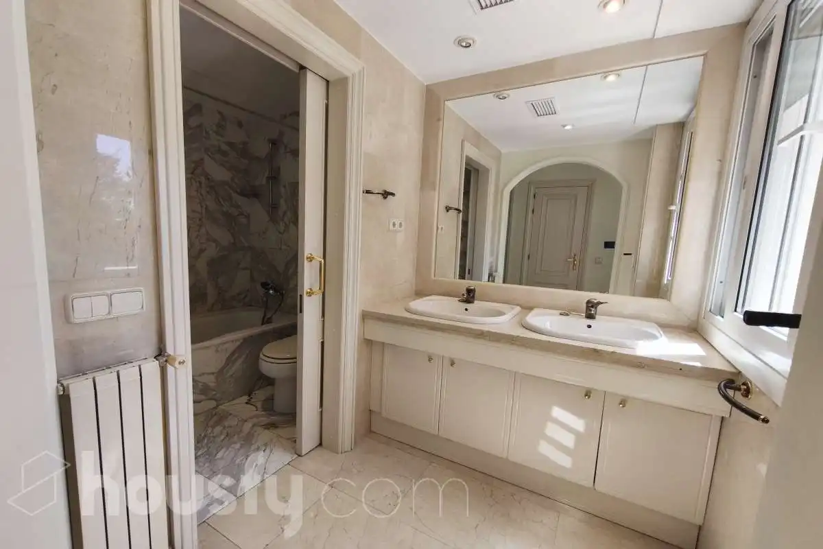 Baño de Piso de alquiler en Madrid con Aire acondicionado, Calefacción y Terraza