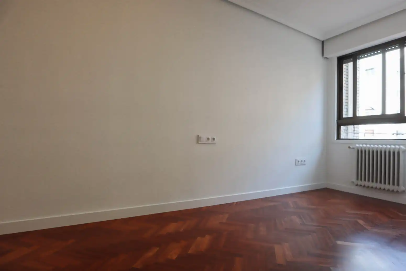 Schlafzimmer von Wohnung zur Miete in Oviedo  mit Heizung und Parkett