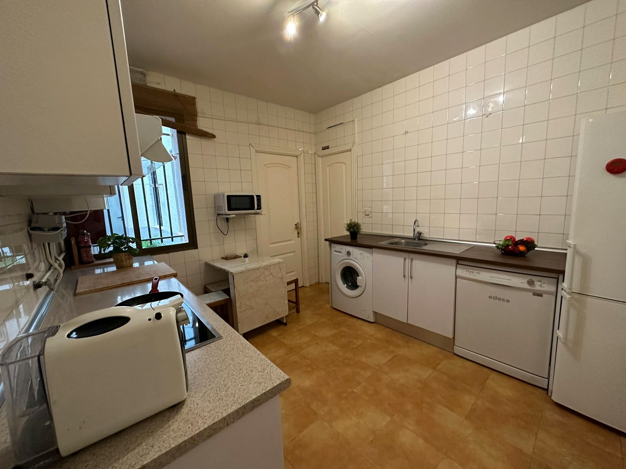 Cocina de Piso de alquiler en  Madrid Capital con Calefacción, Amueblado y Lavadora