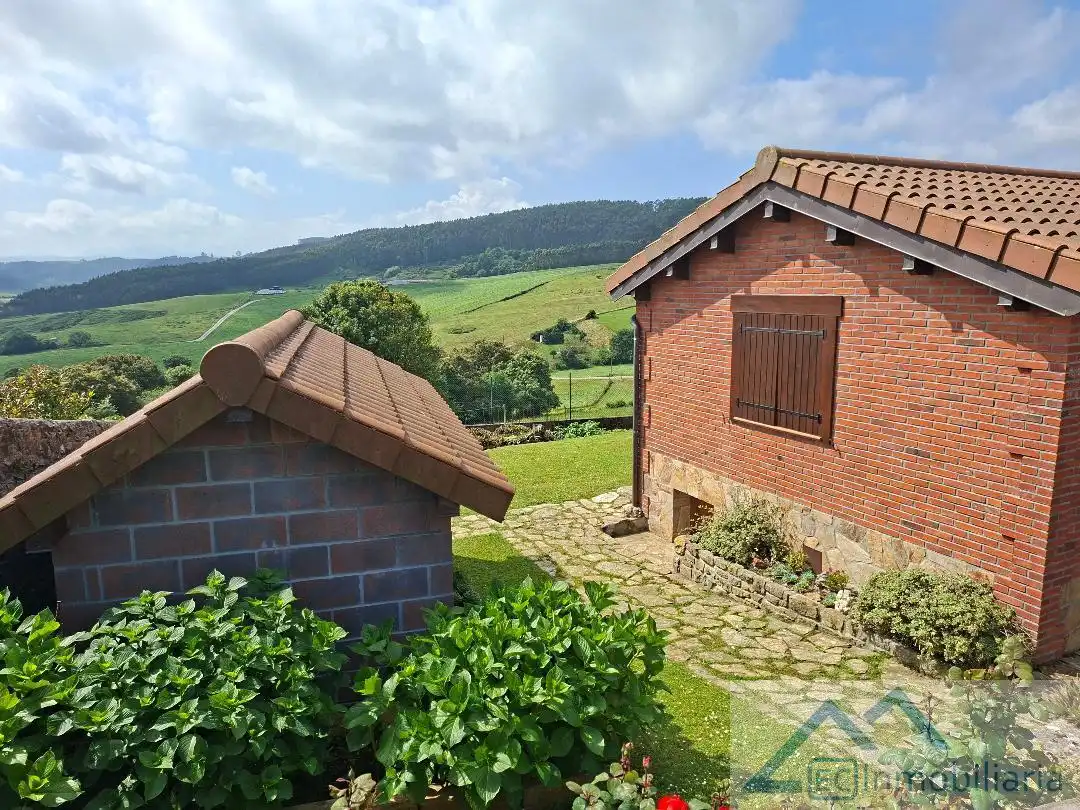 Garden of Houses for sale in Bareyo  with Heating, Storage room and Furnished