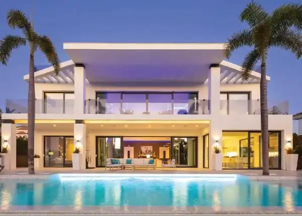 Villa con piscina in vendita a Nueva Andalucía, imagen 2