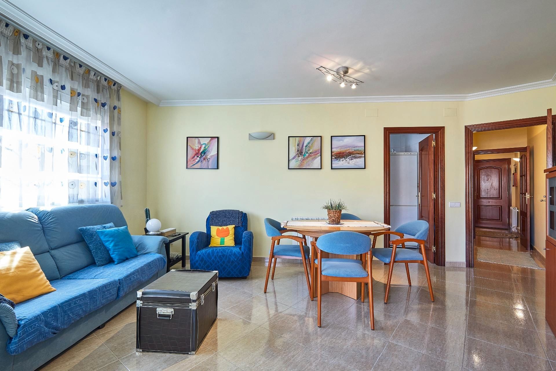 Sala de estar de Piso en venta en Cubelles con Terraza, Trastero y Horno