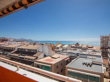 Attique avec balcon à vendre à Campello Playa